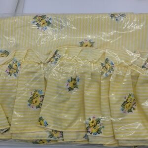 Vintage Floral Pillowcase Set (2 pieces) / Yellow